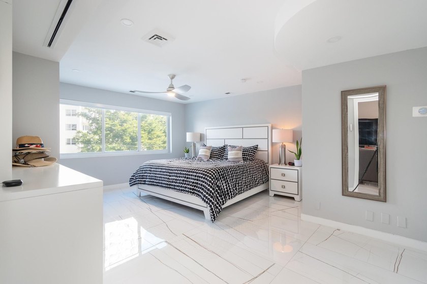 Owner offers a very competitive price. Outstanding 2/2 unit with - photo 18