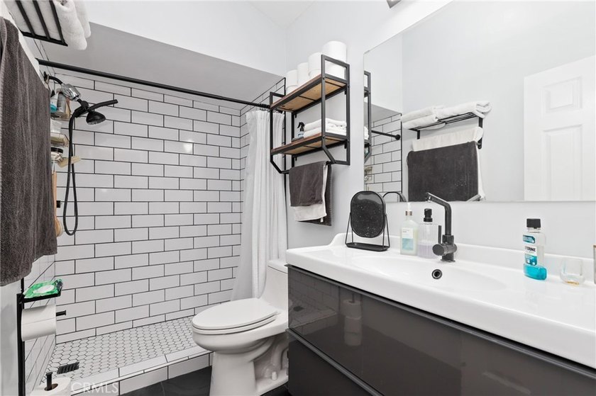 Welcome to Lacy Place, where comfort, convenience, and style - photo 19