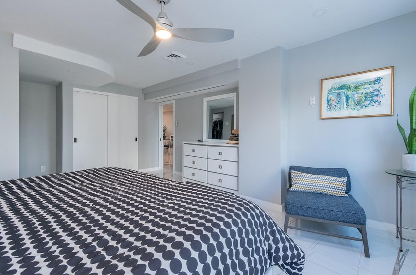 Owner offers a very competitive price. Outstanding 2/2 unit with - photo 19