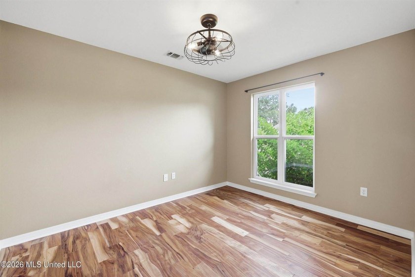 Welcome home to this well maintained 3-bedroom, 2-bathroom home - photo 28
