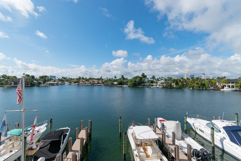 Owner offers a very competitive price. Outstanding 2/2 unit with - photo 31
