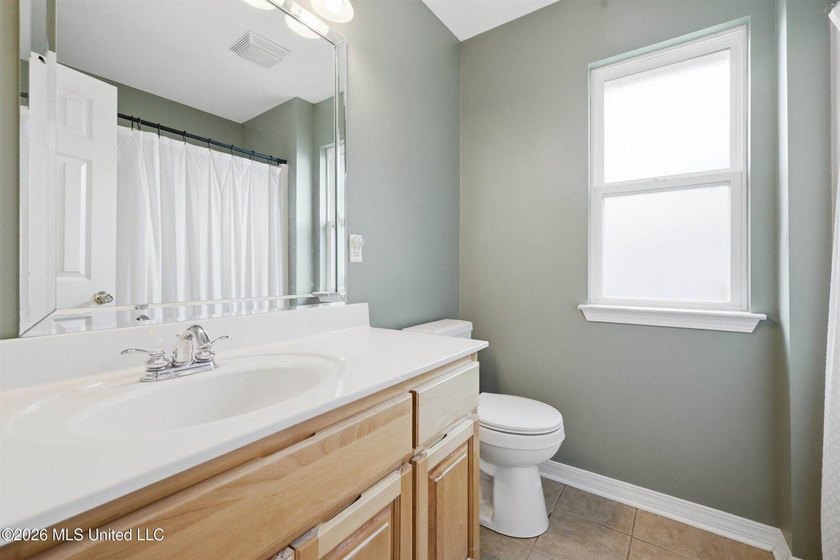 Welcome home to this well maintained 3-bedroom, 2-bathroom home - photo 34