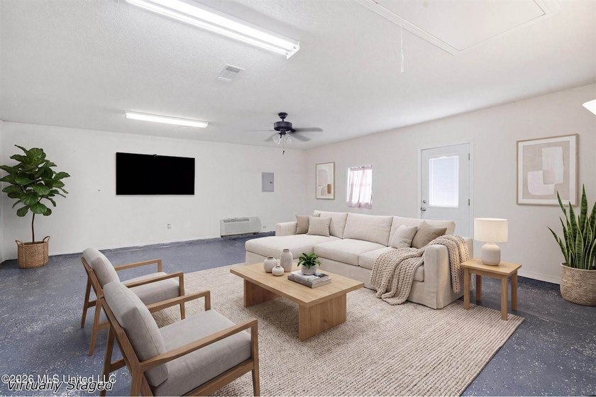 Welcome home to this well maintained 3-bedroom, 2-bathroom home - photo 36