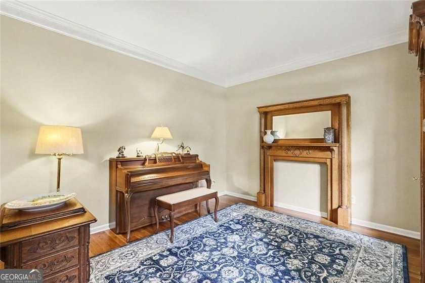 Seller to pay $5,000 toward Closing Cost. TRADITIONAL BRICK HOME - photo 9