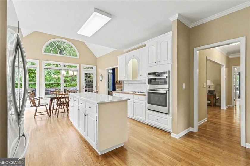 Seller to pay $5,000 toward Closing Cost. TRADITIONAL BRICK HOME - photo 10