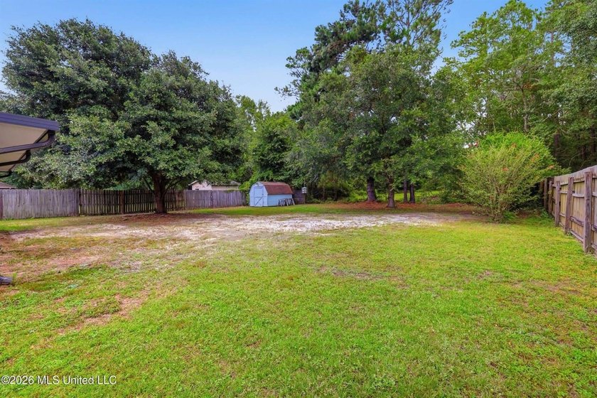 Welcome home to this well maintained 3-bedroom, 2-bathroom home - photo 46