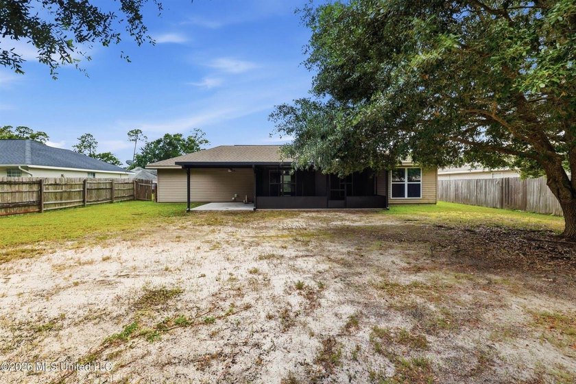 Welcome home to this well maintained 3-bedroom, 2-bathroom home - photo 47