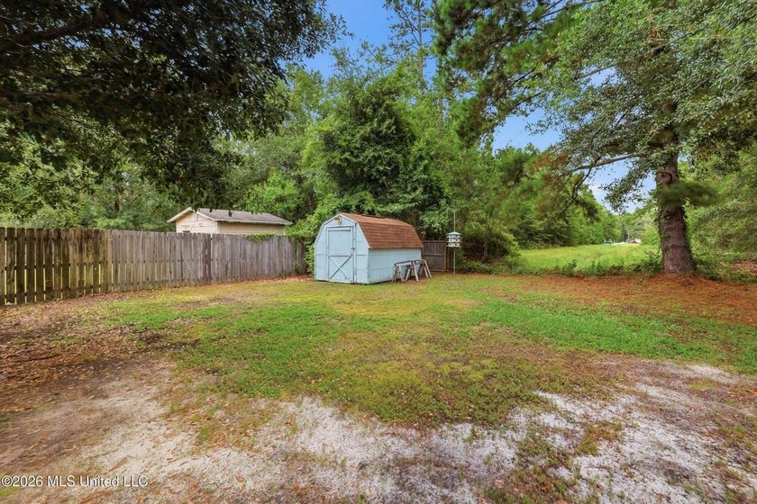 Welcome home to this well maintained 3-bedroom, 2-bathroom home - photo 50