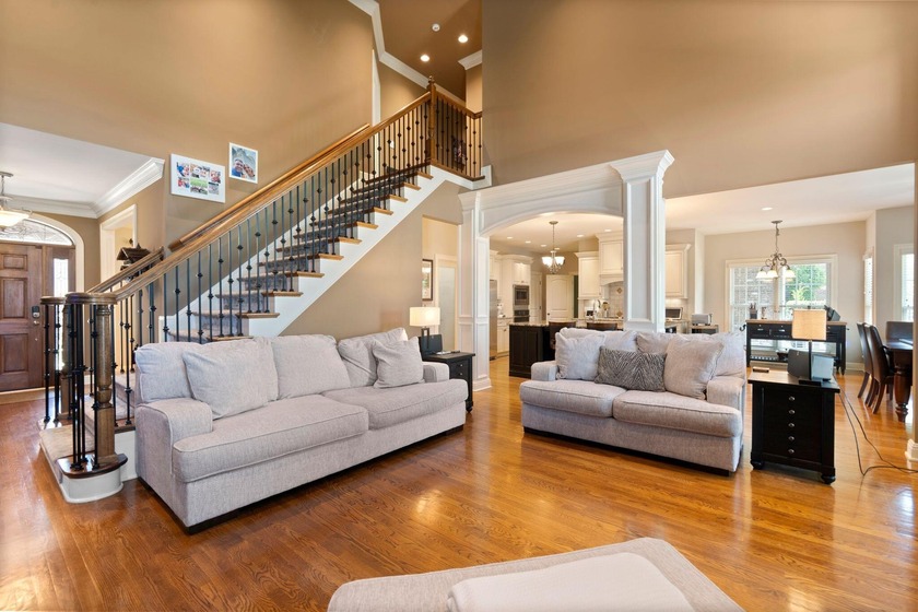 Welcome to this stunning 5-bedroom, 4.5-bathroom home located in - photo 17