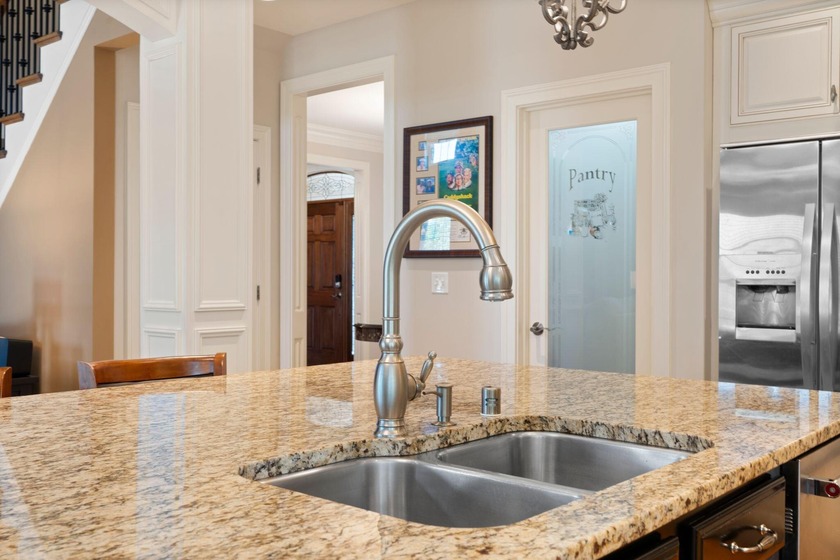 Welcome to this stunning 5-bedroom, 4.5-bathroom home located in - photo 25