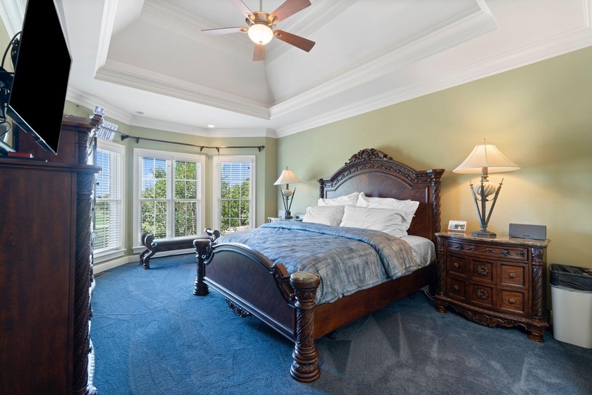 Welcome to this stunning 5-bedroom, 4.5-bathroom home located in - photo 33