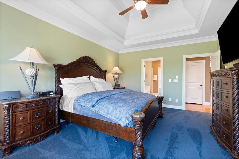 Welcome to this stunning 5-bedroom, 4.5-bathroom home located in - photo 34