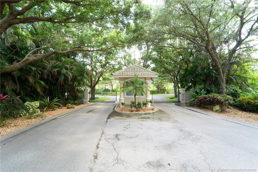 The Cottages of Hobe Sound is a gated community with tennis - photo 47