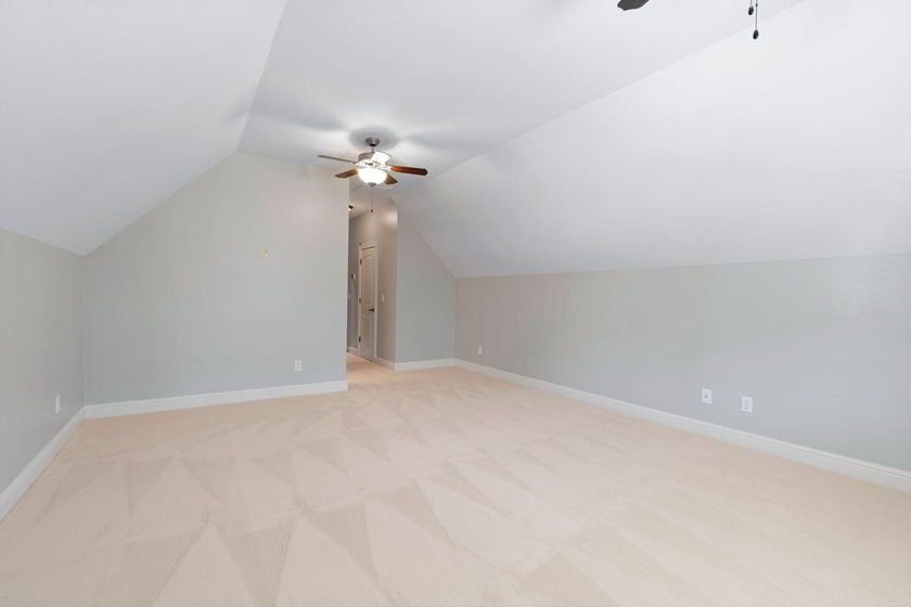 Welcome to this stunning 5-bedroom, 4.5-bathroom home located in - photo 54