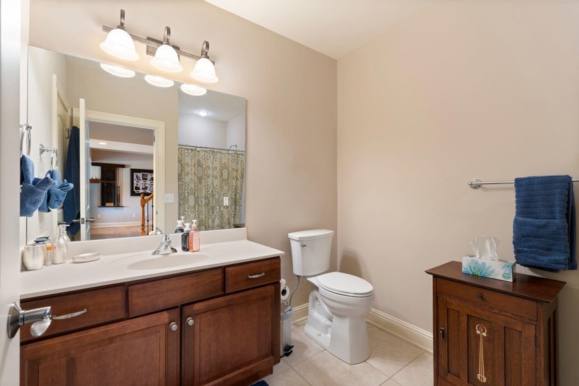 Welcome to this stunning 5-bedroom, 4.5-bathroom home located in - photo 56