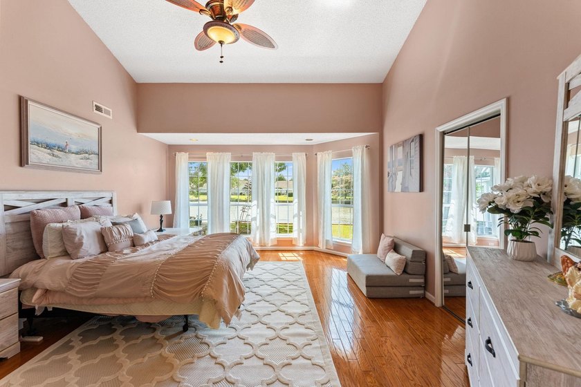 Welcome to this beautiful 4-bedroom, 2.5-bath waterfront home - photo 12