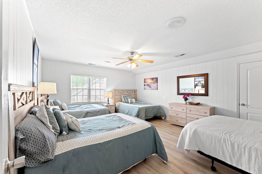 Welcome to this beautiful 4-bedroom, 2.5-bath waterfront home - photo 23