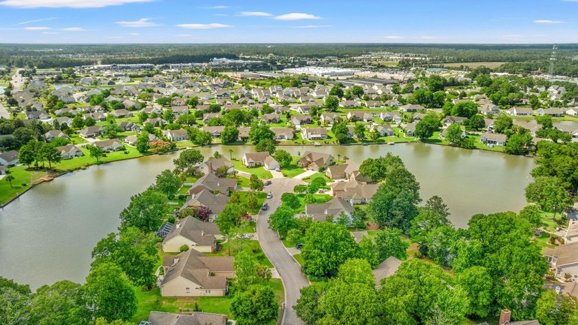 Welcome to this beautiful 4-bedroom, 2.5-bath waterfront home - photo 36
