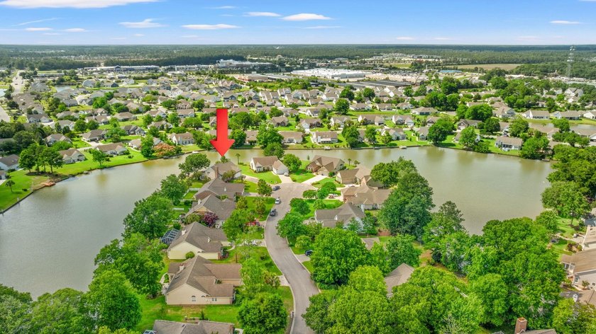 Welcome to this beautiful 4-bedroom, 2.5-bath waterfront home - photo 37