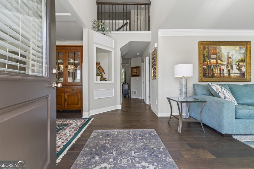Beautifully maintained and showing like new, this 5 bedroom, 3 - photo 4