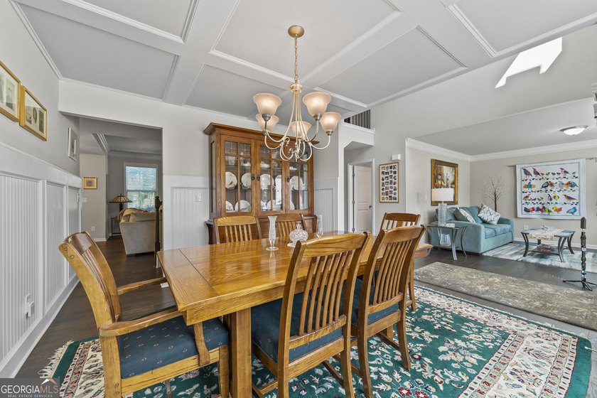 Beautifully maintained and showing like new, this 5 bedroom, 3 - photo 10