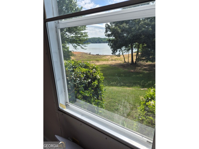 Lake Lanier Mobile Home Community - Move-In Ready Lakefront Home - photo 14