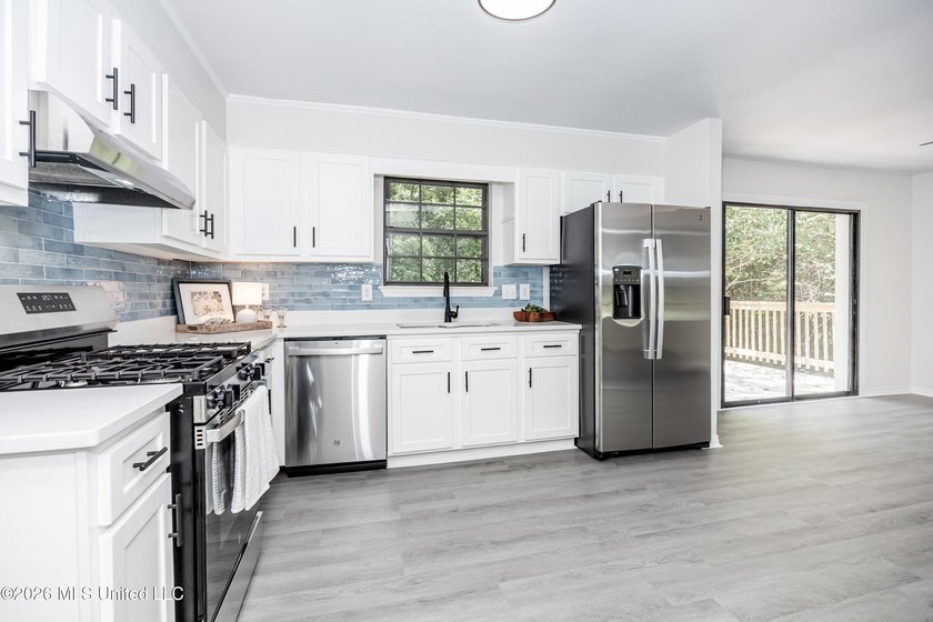 Stunning newly renovated white brick home in DOWNTOWN GOLF CART - photo 18