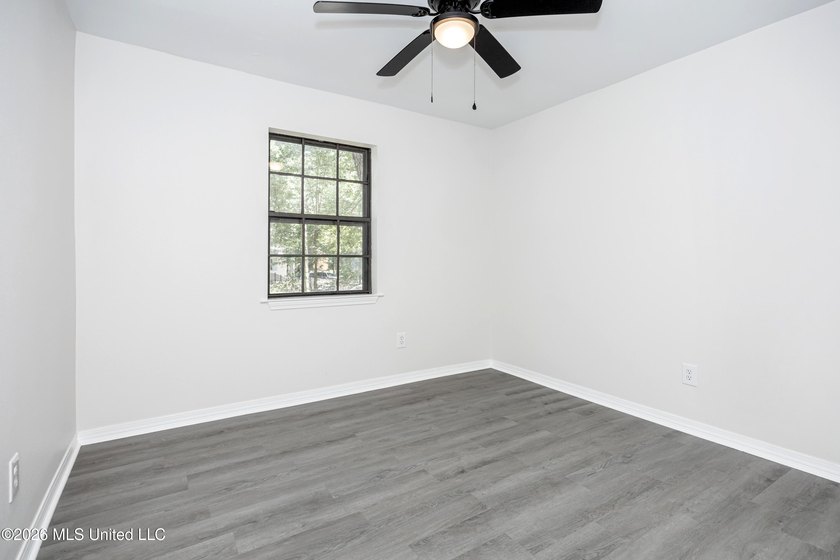 Stunning newly renovated white brick home in DOWNTOWN GOLF CART - photo 26