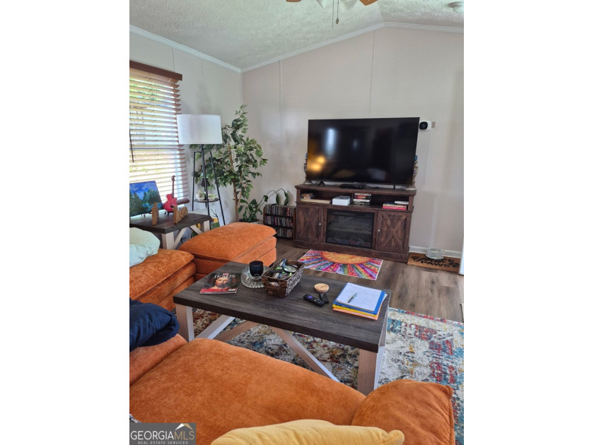 Lake Lanier Mobile Home Community - Move-In Ready Lakefront Home - photo 27