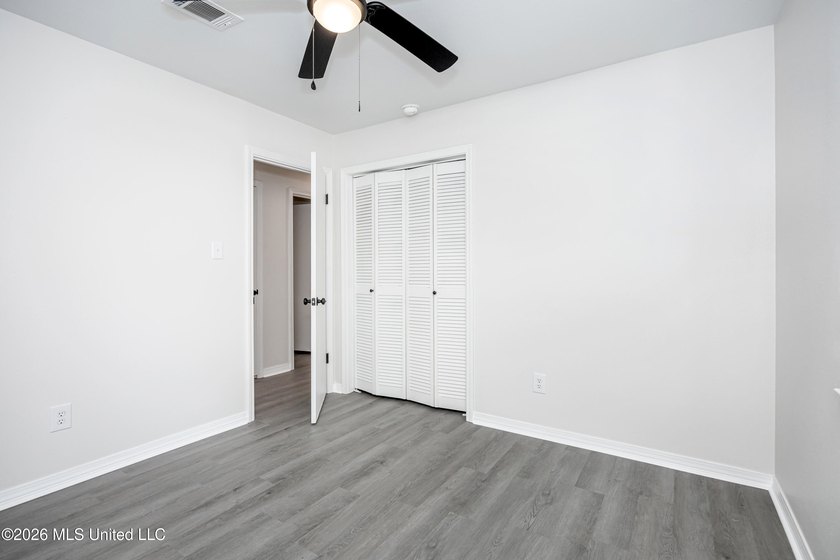 Stunning newly renovated white brick home in DOWNTOWN GOLF CART - photo 27