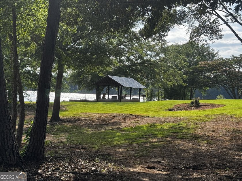 Lake Lanier Mobile Home Community - Move-In Ready Lakefront Home - photo 33
