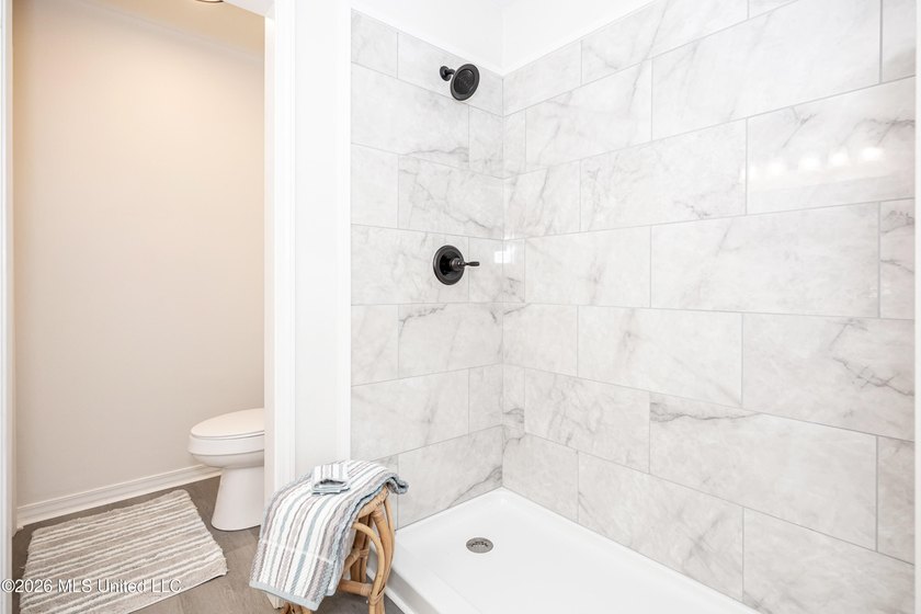 Stunning newly renovated white brick home in DOWNTOWN GOLF CART - photo 33