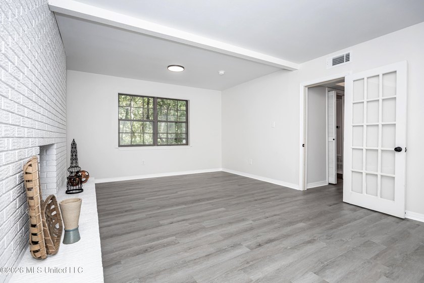 Stunning newly renovated white brick home in DOWNTOWN GOLF CART - photo 39
