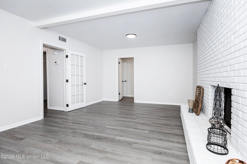 Stunning newly renovated white brick home in DOWNTOWN GOLF CART - photo 40