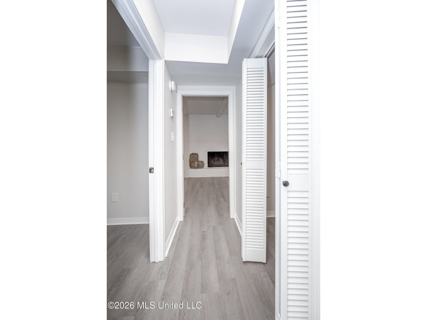 Stunning newly renovated white brick home in DOWNTOWN GOLF CART - photo 41