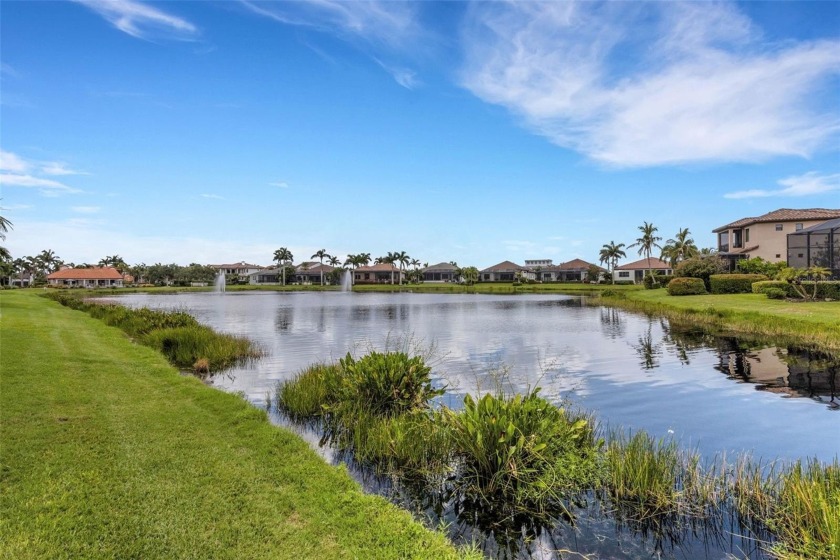 Discover resort-style living in this stunning 5-bedroom, 4-bath - photo 4