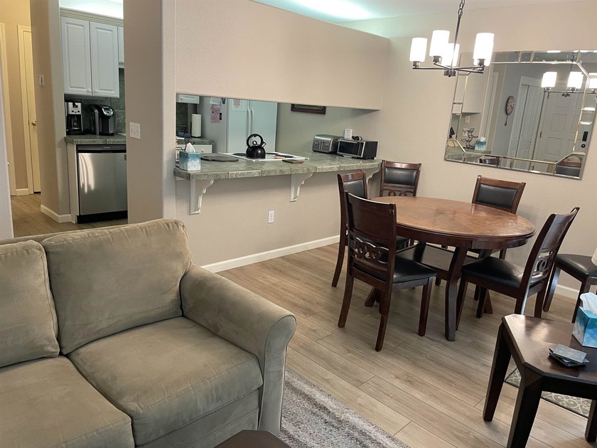 Beautiful lakefront community located on the North Shore of - photo 3