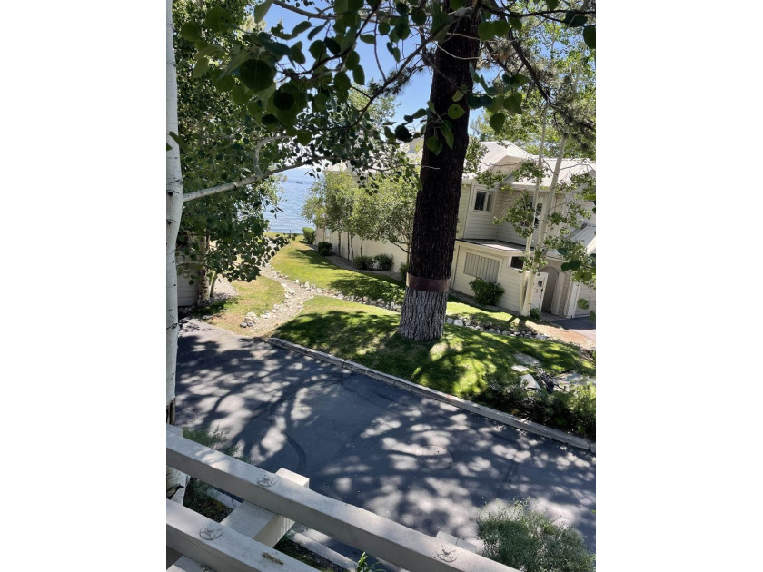 Beautiful lakefront community located on the North Shore of - photo 7