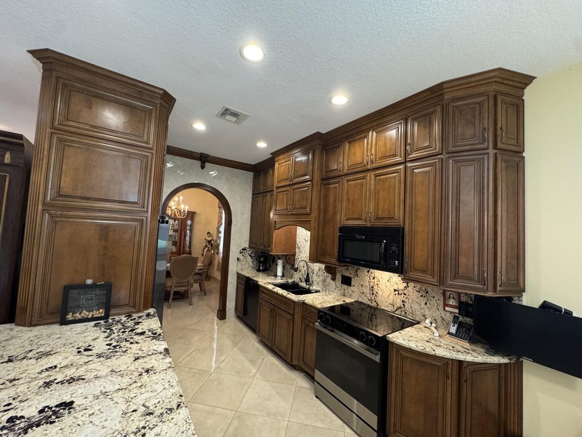 Welcome Home to Luxury and Comfort! Step into this stunning - photo 11