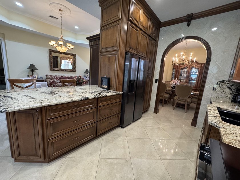 Welcome Home to Luxury and Comfort! Step into this stunning - photo 13