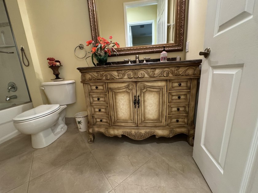 Welcome Home to Luxury and Comfort! Step into this stunning - photo 21
