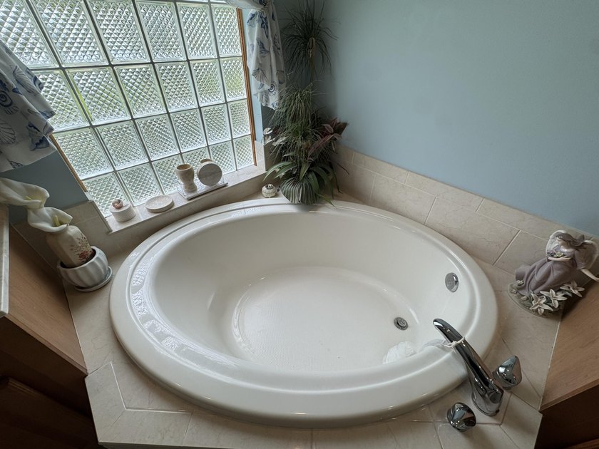 Welcome Home to Luxury and Comfort! Step into this stunning - photo 32