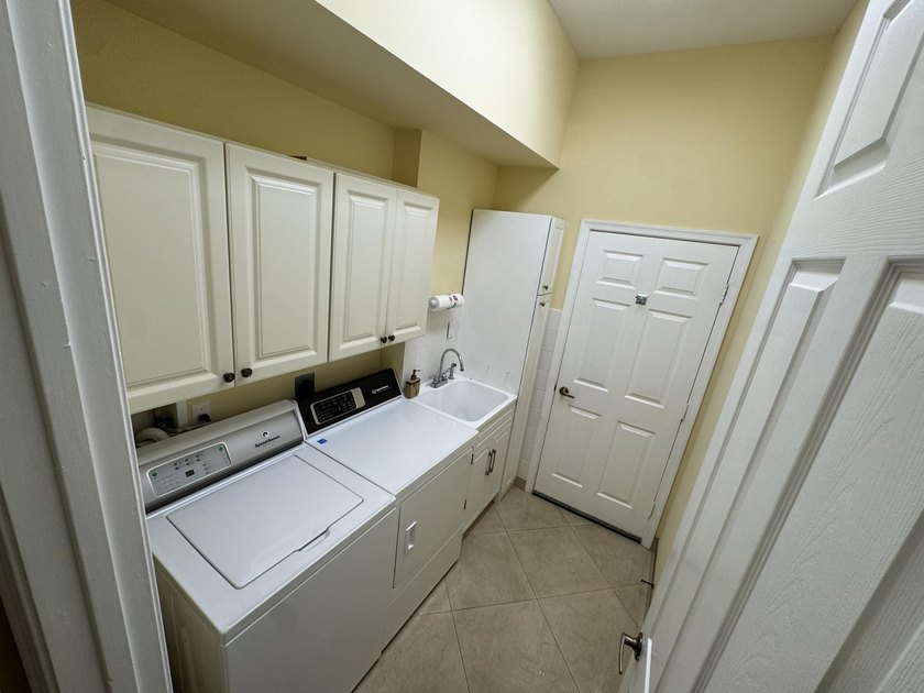 Welcome Home to Luxury and Comfort! Step into this stunning - photo 33