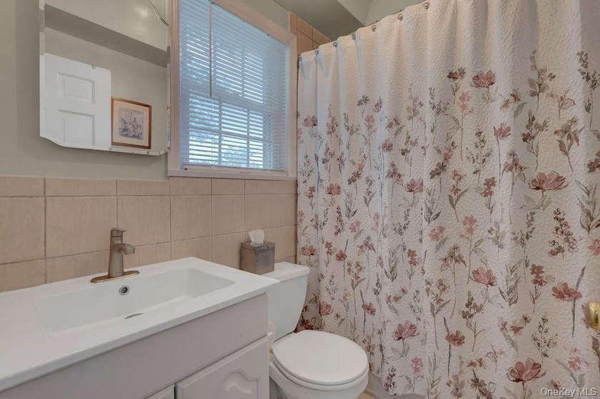 This is not a house, it's a Home! A Charming Colonial for your - photo 11