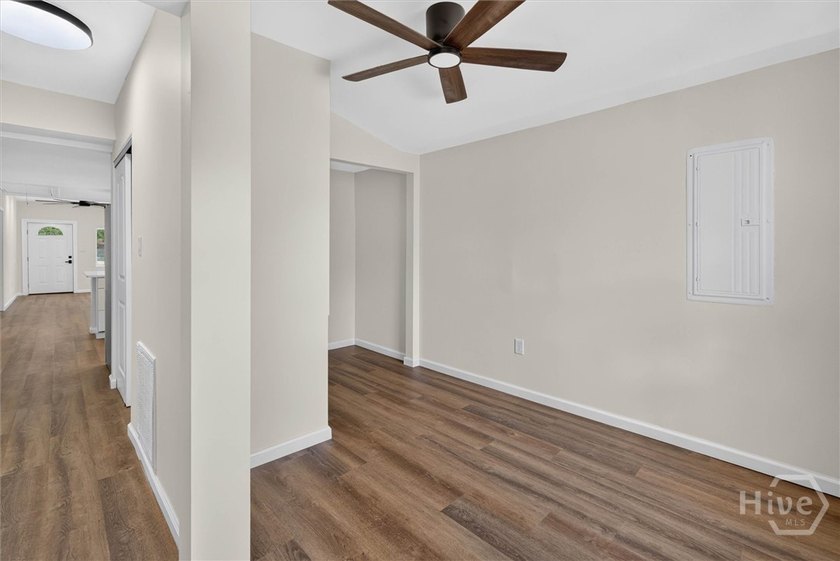 WELCOME HOME TO THIS LOVELY 3 BEDROOM 2 BATH EQUIPPED WITH ALL - photo 8