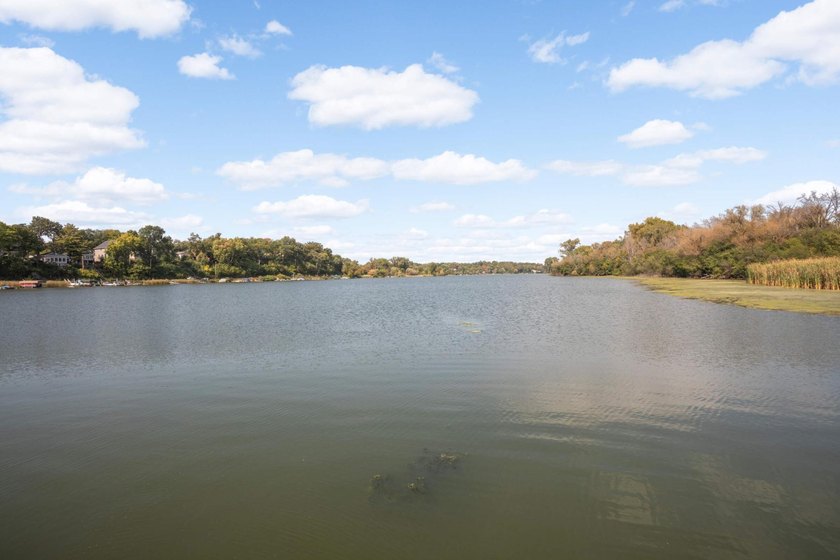 Maintenance-free lake living at its best! This spacious 2BR/2BA - photo 3