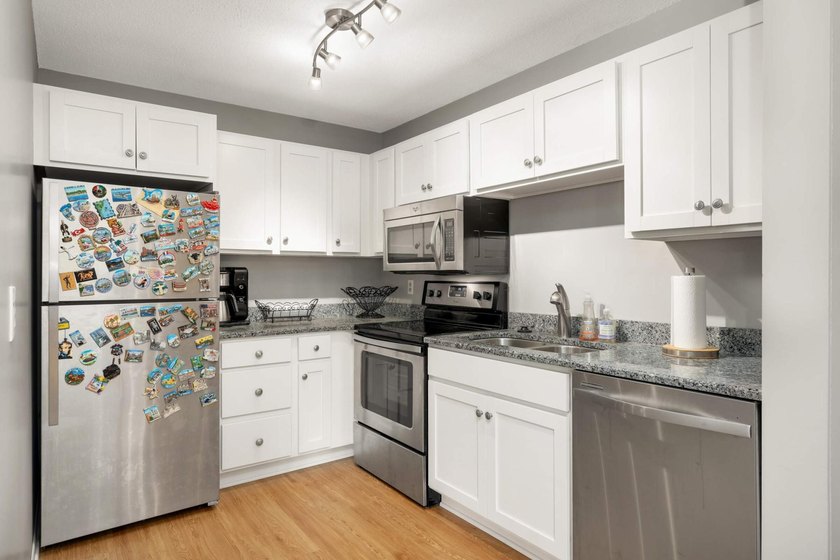 Maintenance-free lake living at its best! This spacious 2BR/2BA - photo 10