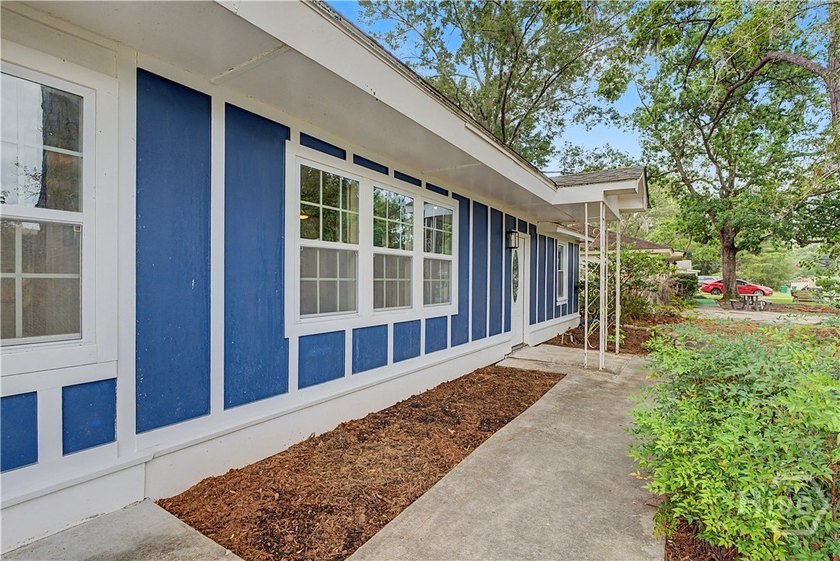 Welcome to 212 Chatham Villa Drive! This move-in ready 3-bedroom - photo 3