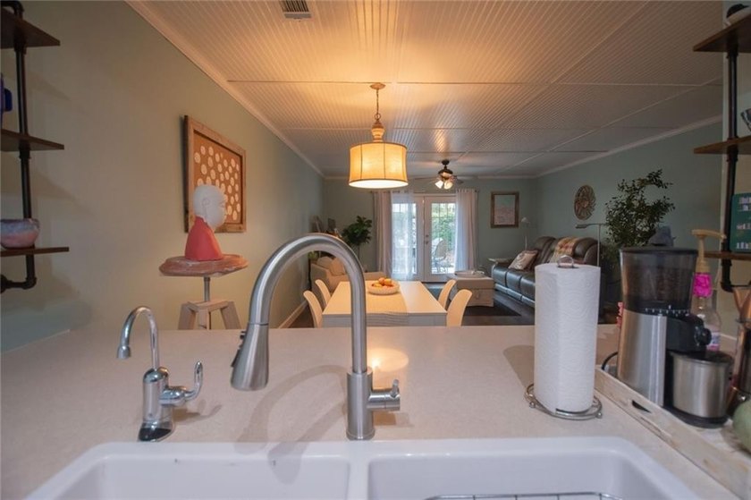 Welcome to the coast, where this comfortable home awaits in the - photo 3