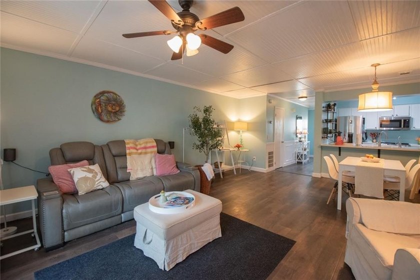 Welcome to the coast, where this comfortable home awaits in the - photo 8